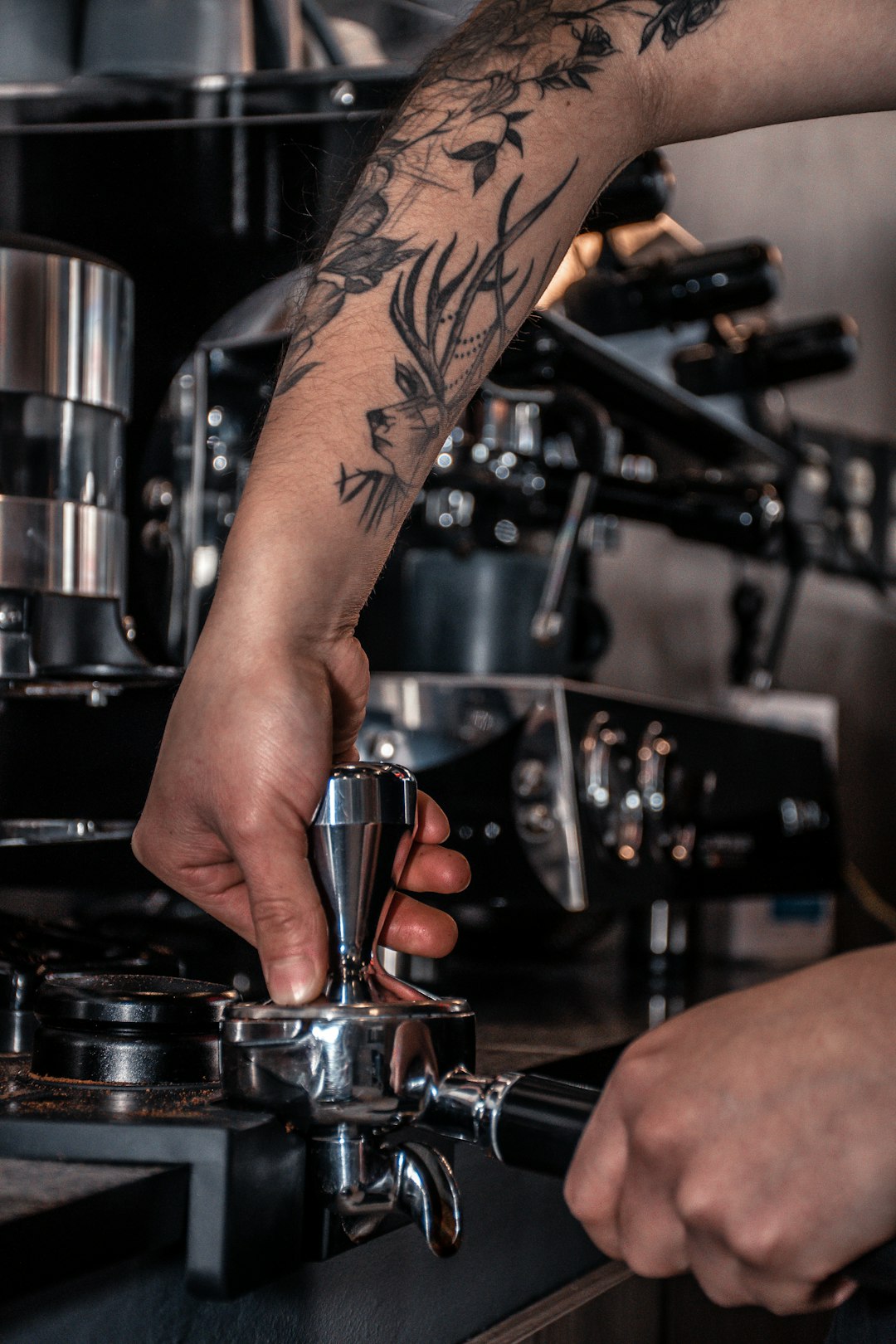 a-man-is-filling-a-cup-of-coffee-from-a-coffee-machine-a-2iwny4sm8